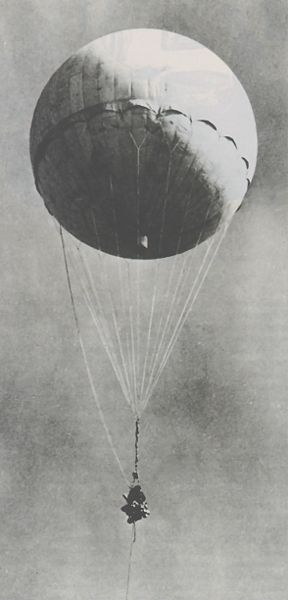 288px-japanese_fire_balloon_moffet.jpg