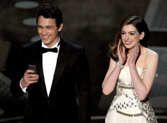 Oscars-James-Franco-Anne-Hathaway-543x400