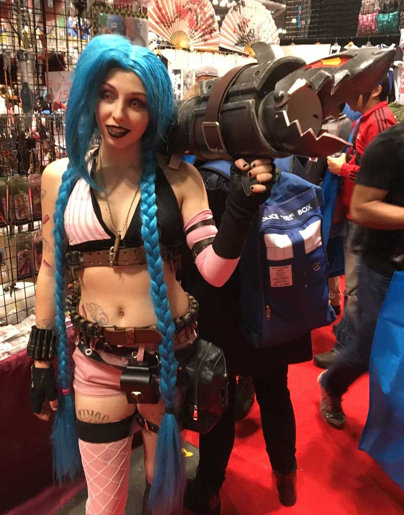 league of legends jinx cosplay at New York Comic Con 2016